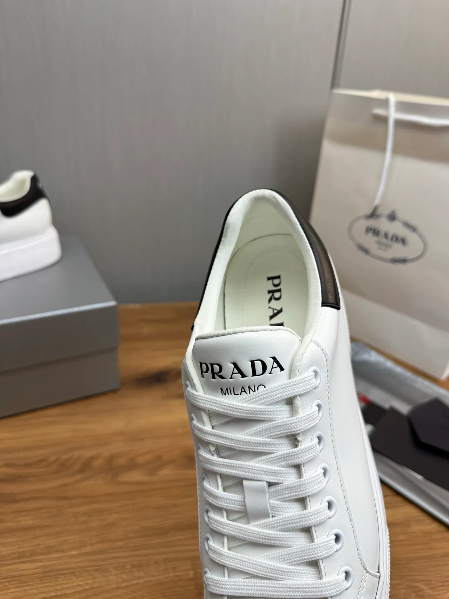 Men's shoes 💰580💰 [PRADA] Men's shoes are popular in the counter, official website is synchronized, 1 high-quality shipment ✔️Imported cowhide fabric + cowhide lining, 1🆚1 replica, original sole, 38-45 (45 customized, non-refundable)